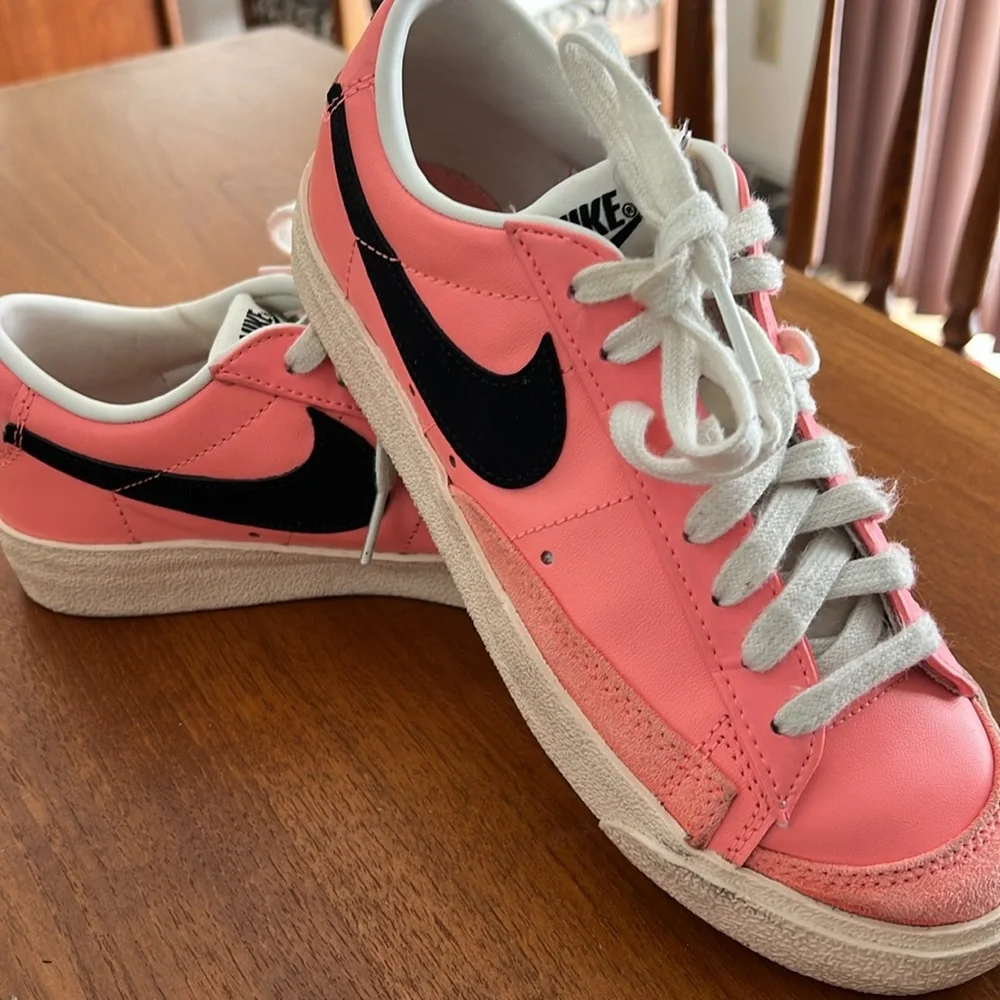 NIKE Low 77 Atomic Pink Blaze 6.5 Sneaker Gym Shoe